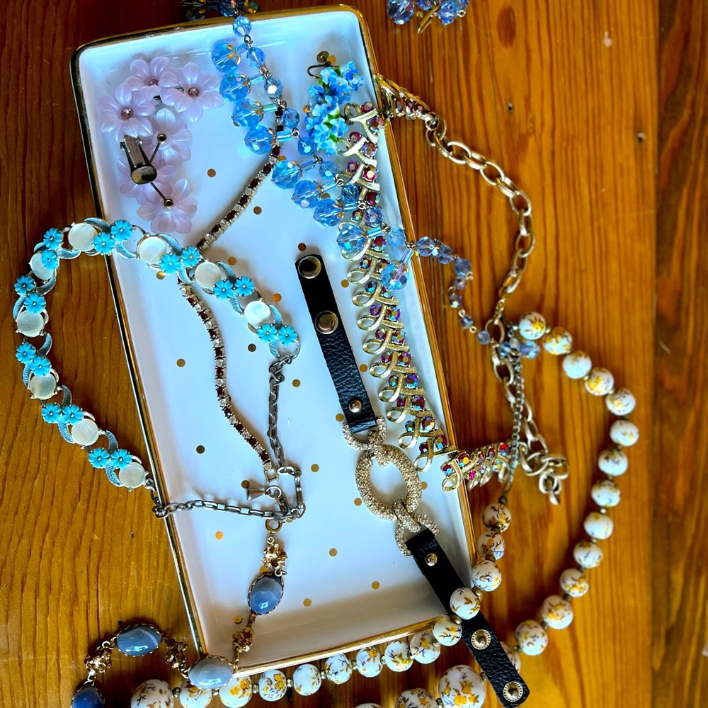 vintage jewelry haul! necklaces, bracelets and earrings oh my!